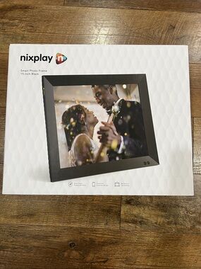 Digital Photo Frame in Black with Glossy Display